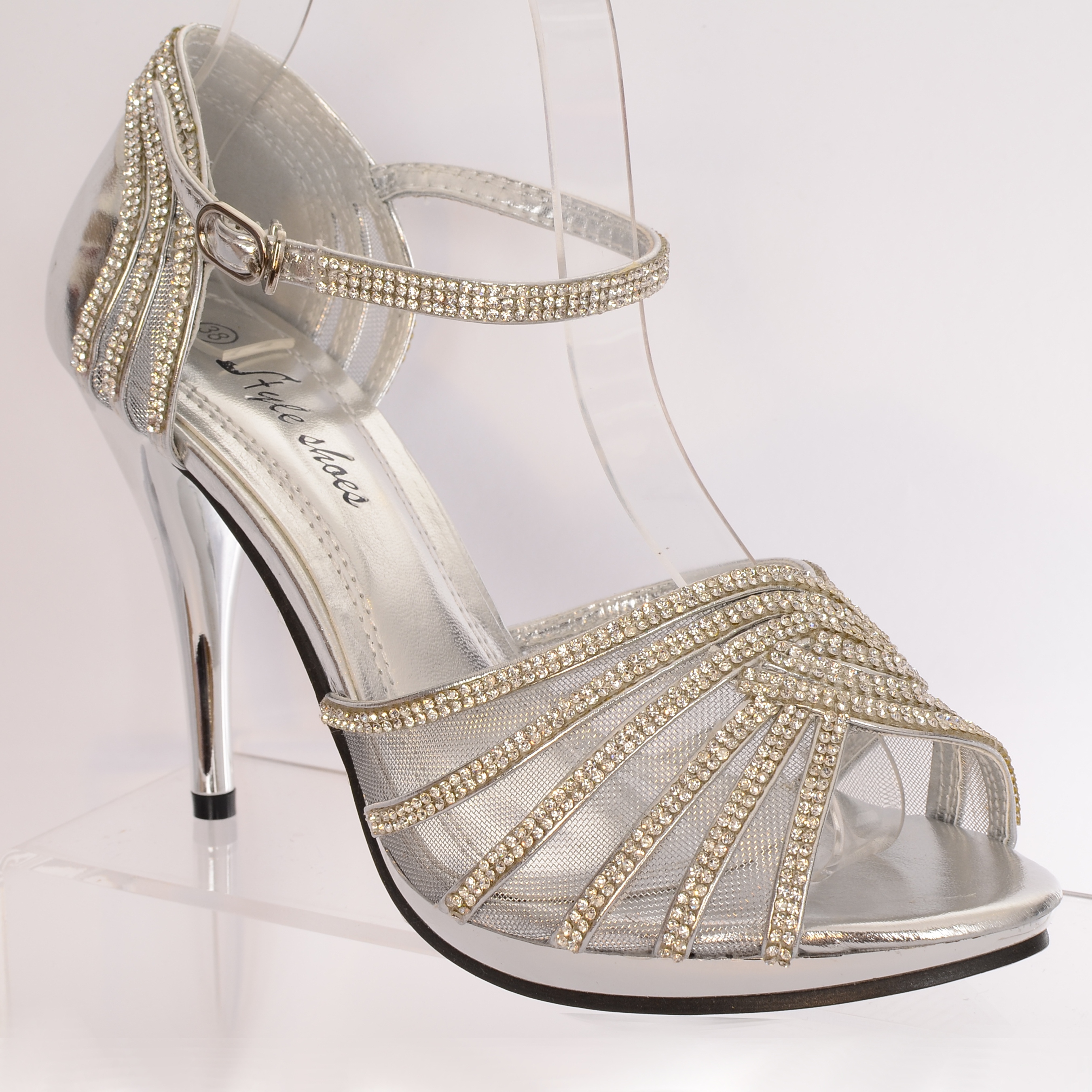 Shoe with display piece
